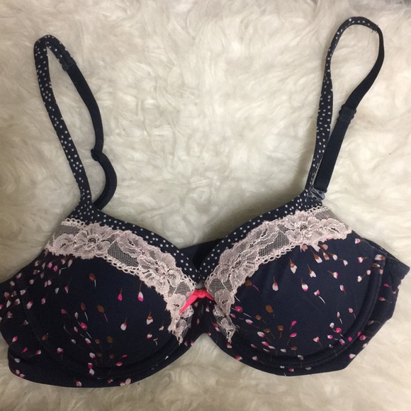 Cute bra! - Picture 1 of 3